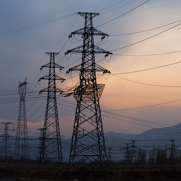 Establece un mecanismo complementario de adjudicación de contratos de energía a largo plazo